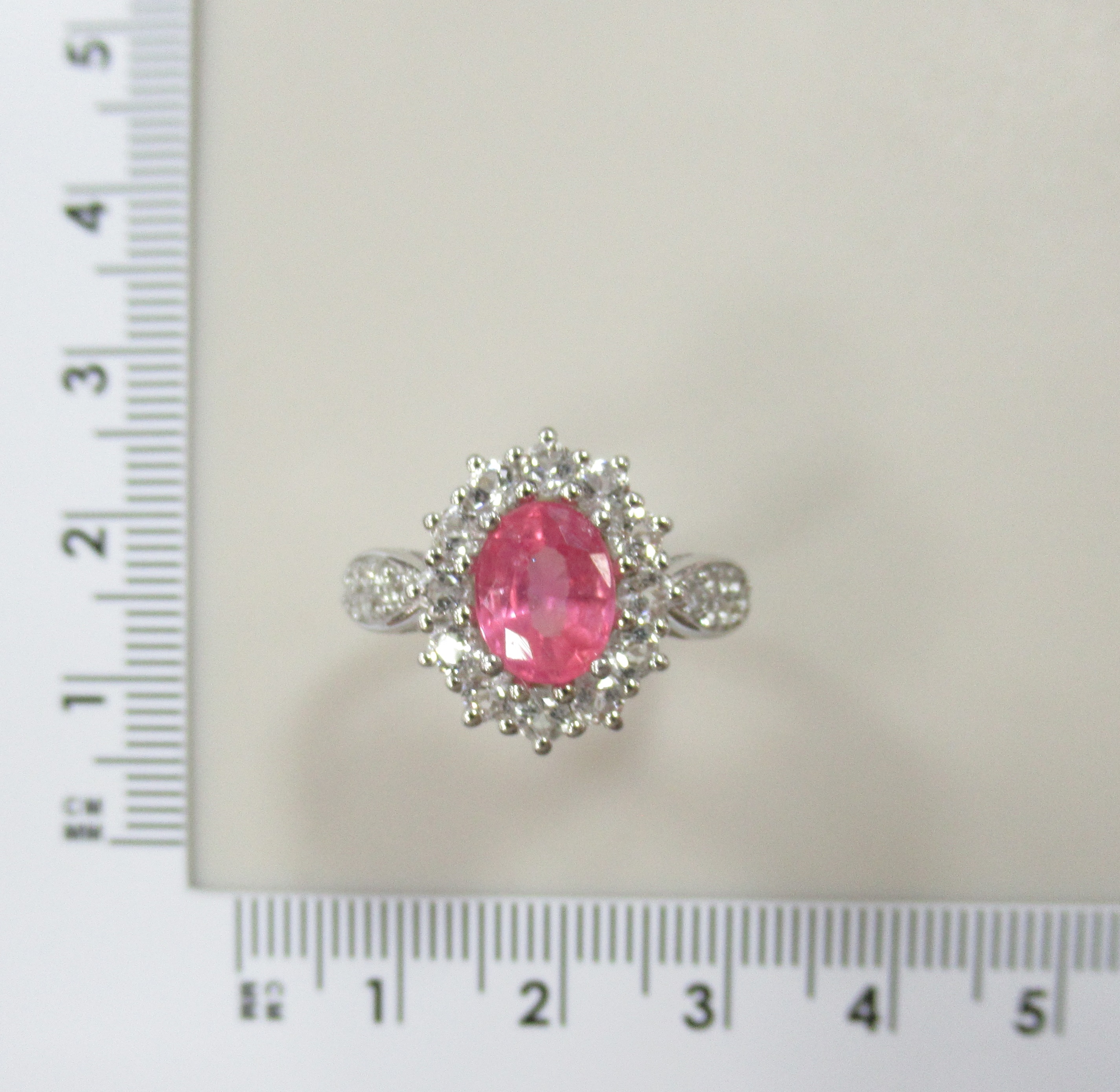 Серебряное кольцо с розовым сапфиром